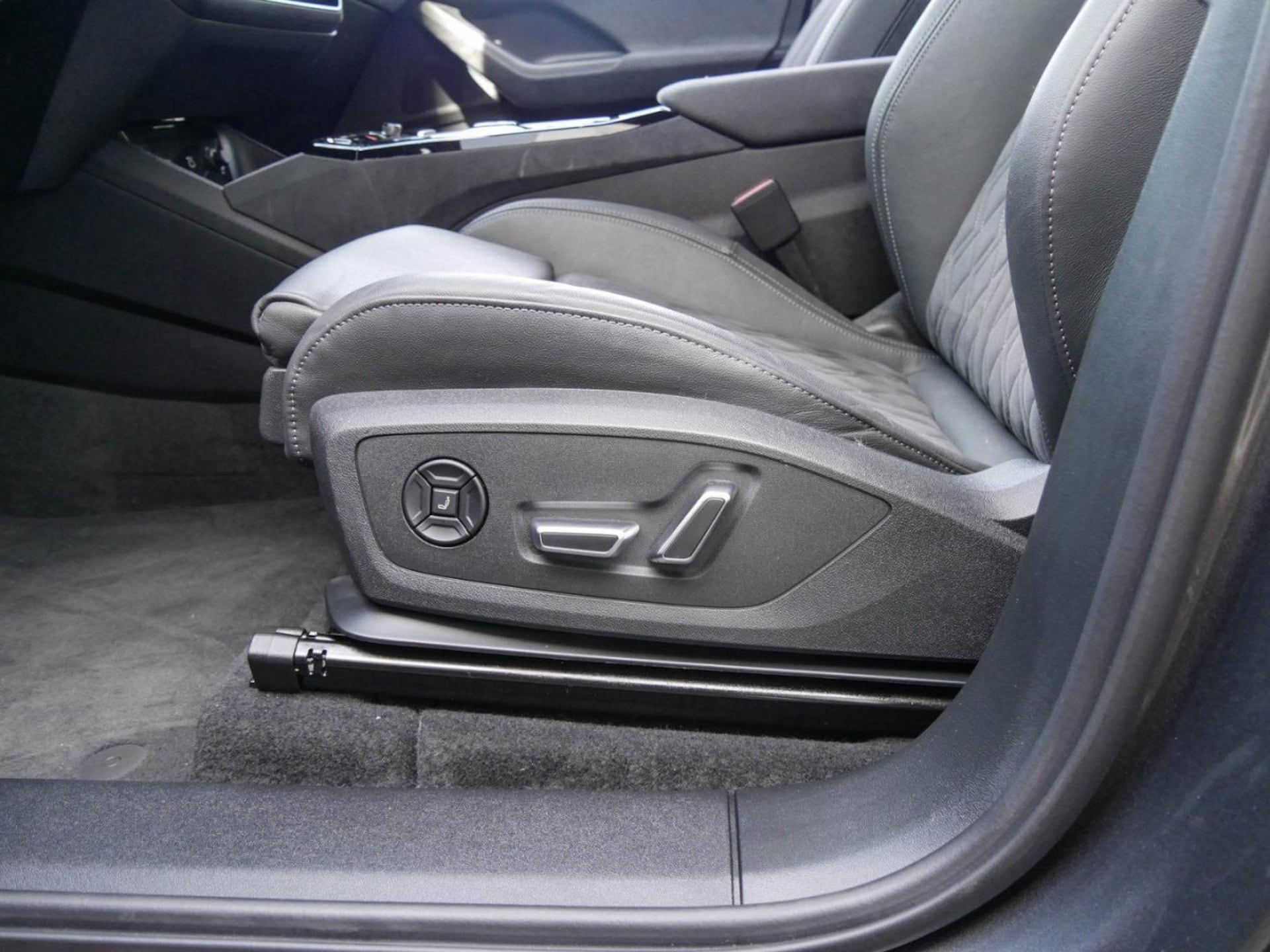 Audi SQ6 SUV e-tron
