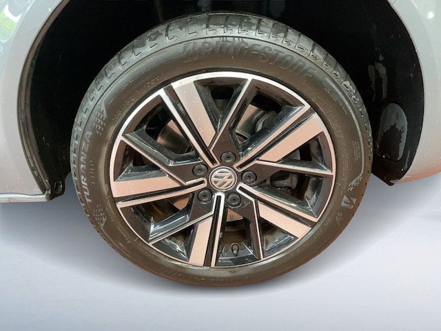 Volkswagen T6.1 Caravelle larger