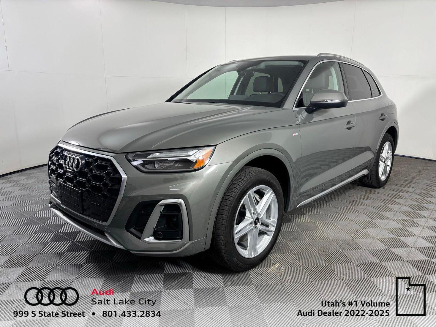 2025 Audi Q5 55 e Premium Plus's photo