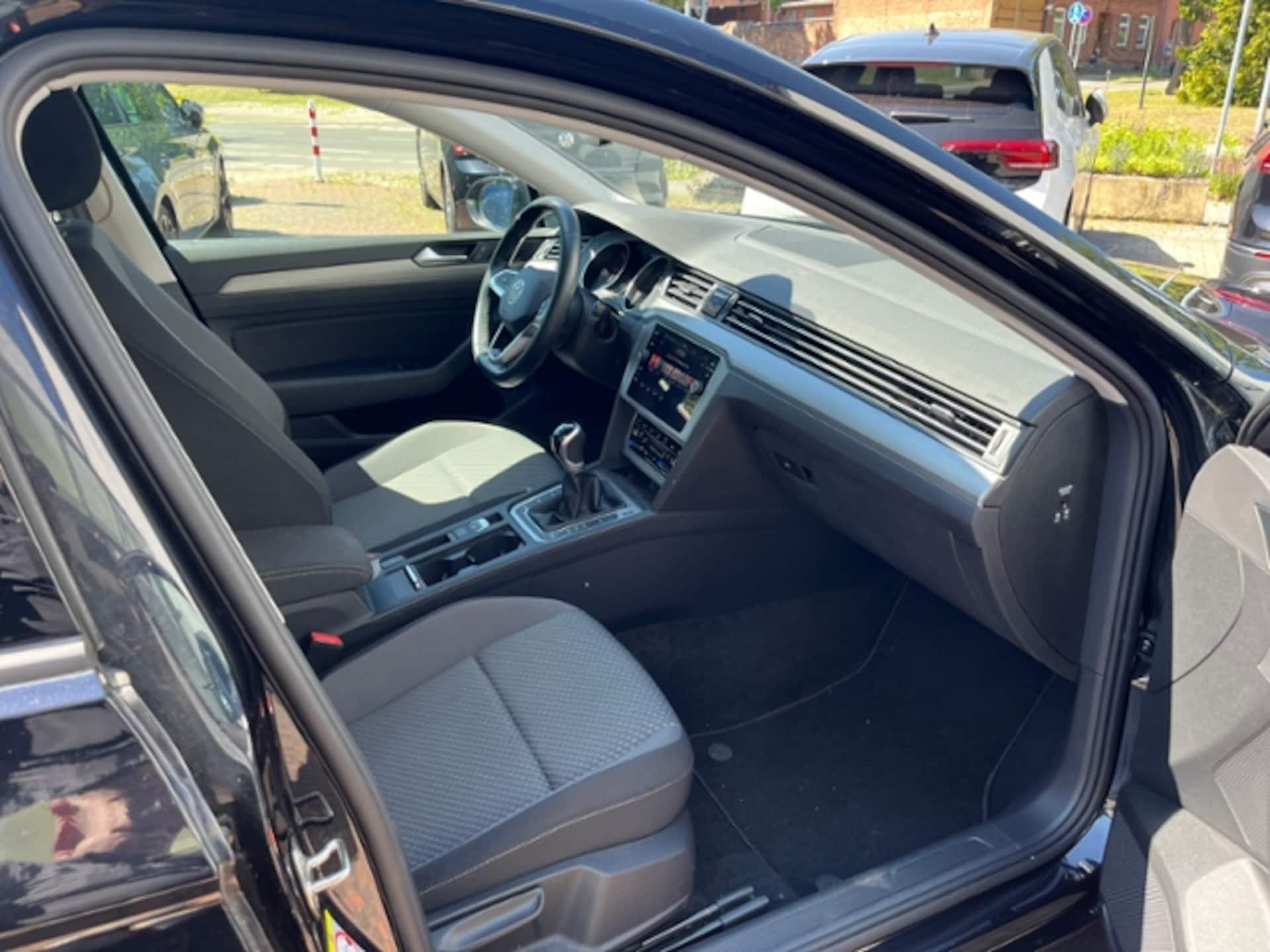 Volkswagen Passat Variant Basis-Modell