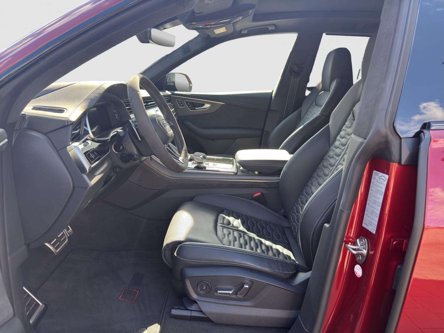 Bild über Audi RS Q8 TFSI quattro tiptronic - für weitere Informationen kontaktieren Sie den Audi Partner