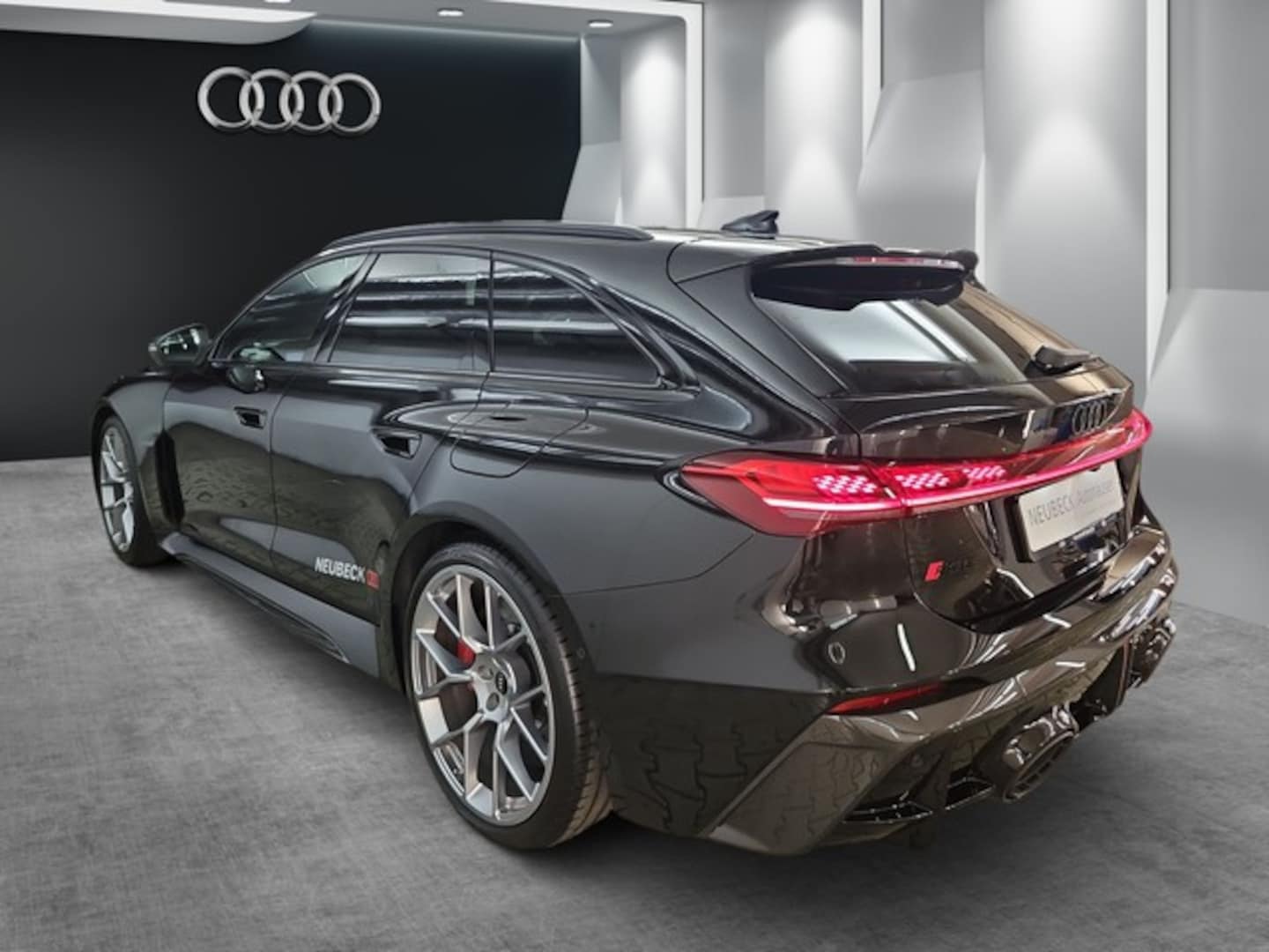 Bild über Audi RS 5 Avant TFSI quattro 470 kW tiptronic - für weitere Informationen kontaktieren Sie den Audi Partner