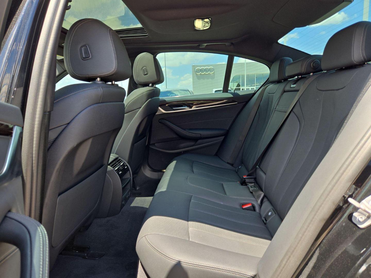 2023 BMW 5 Series 530i - Photo 13