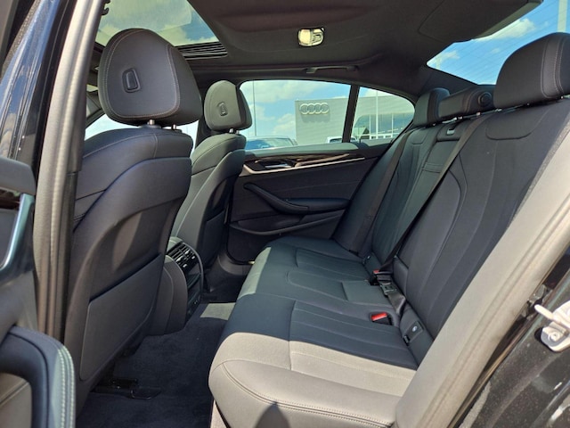 2023 BMW 5 Series 530i - Photo 13