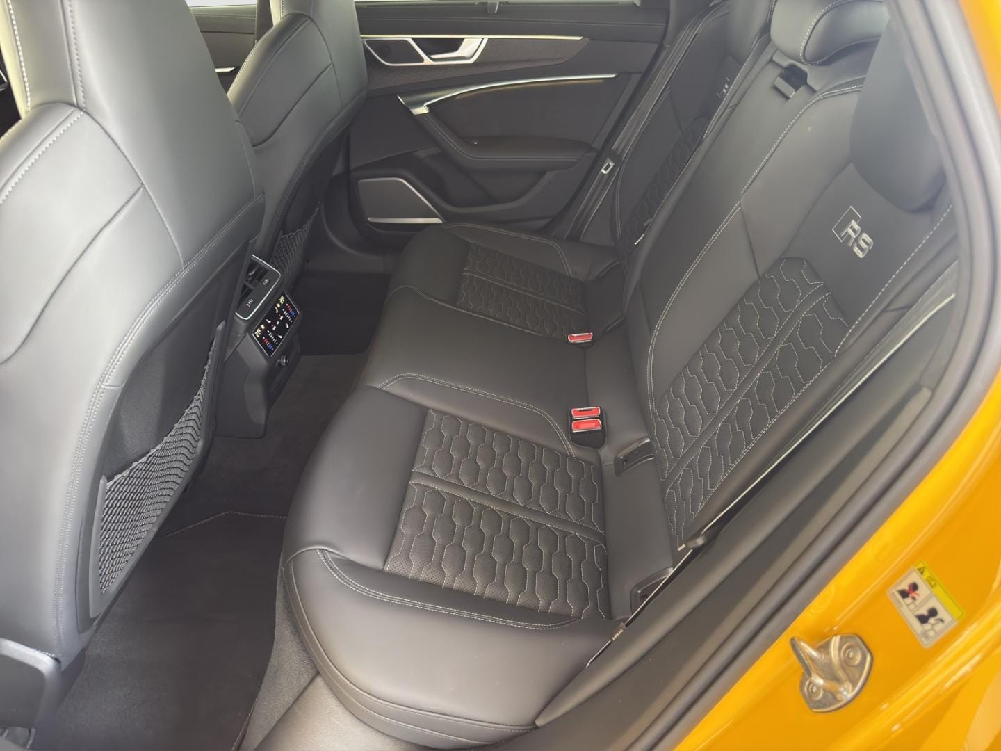 Bild über Audi RS 6 Avant TFSI quattro tiptronic - für weitere Informationen kontaktieren Sie den Audi Partner