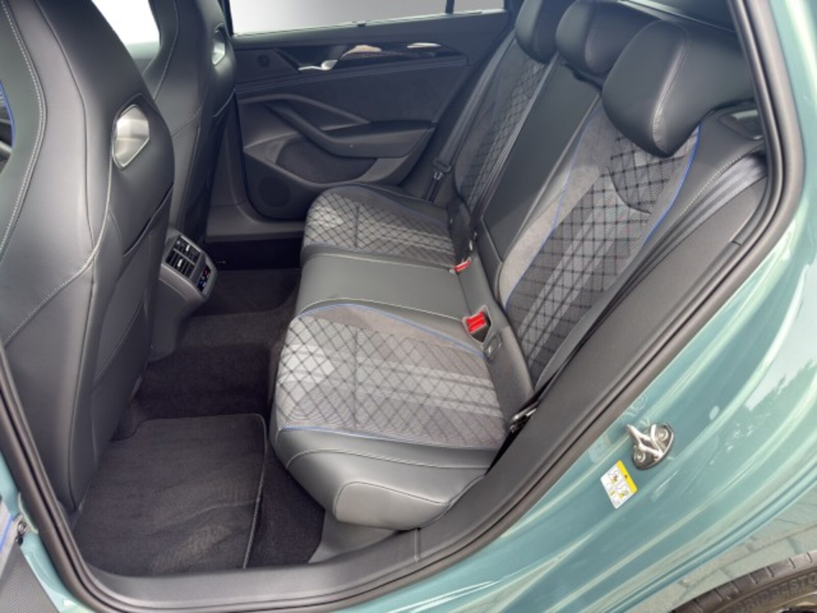 Volkswagen Passat – Bild 12