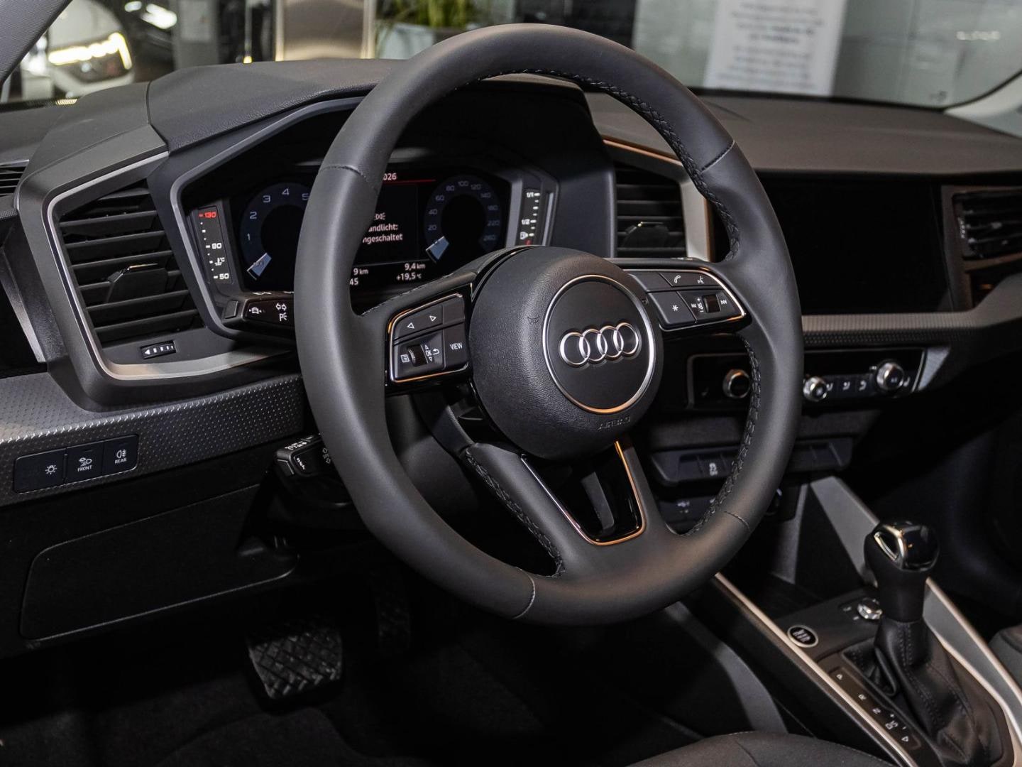 Bild über Audi A1 Sportback S line 35 TFSI S tronic - für weitere Informationen kontaktieren Sie den Audi Partner