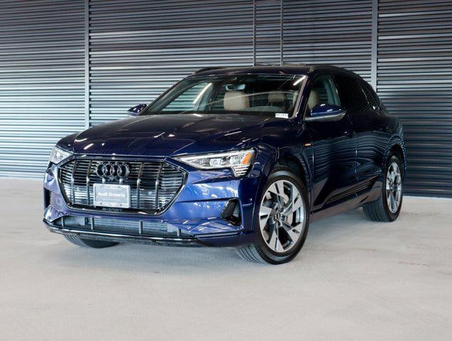 2022 Audi e-tron Premium's photo