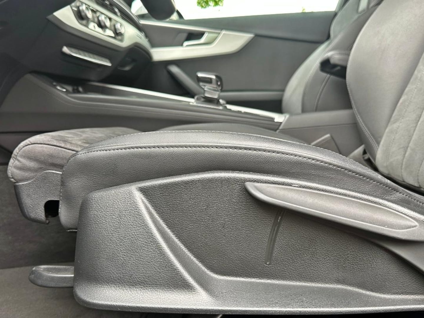 Bild über Audi A4 Avant S line 45 TFSI quattro S tronic - für weitere Informationen kontaktieren Sie den Audi Partner