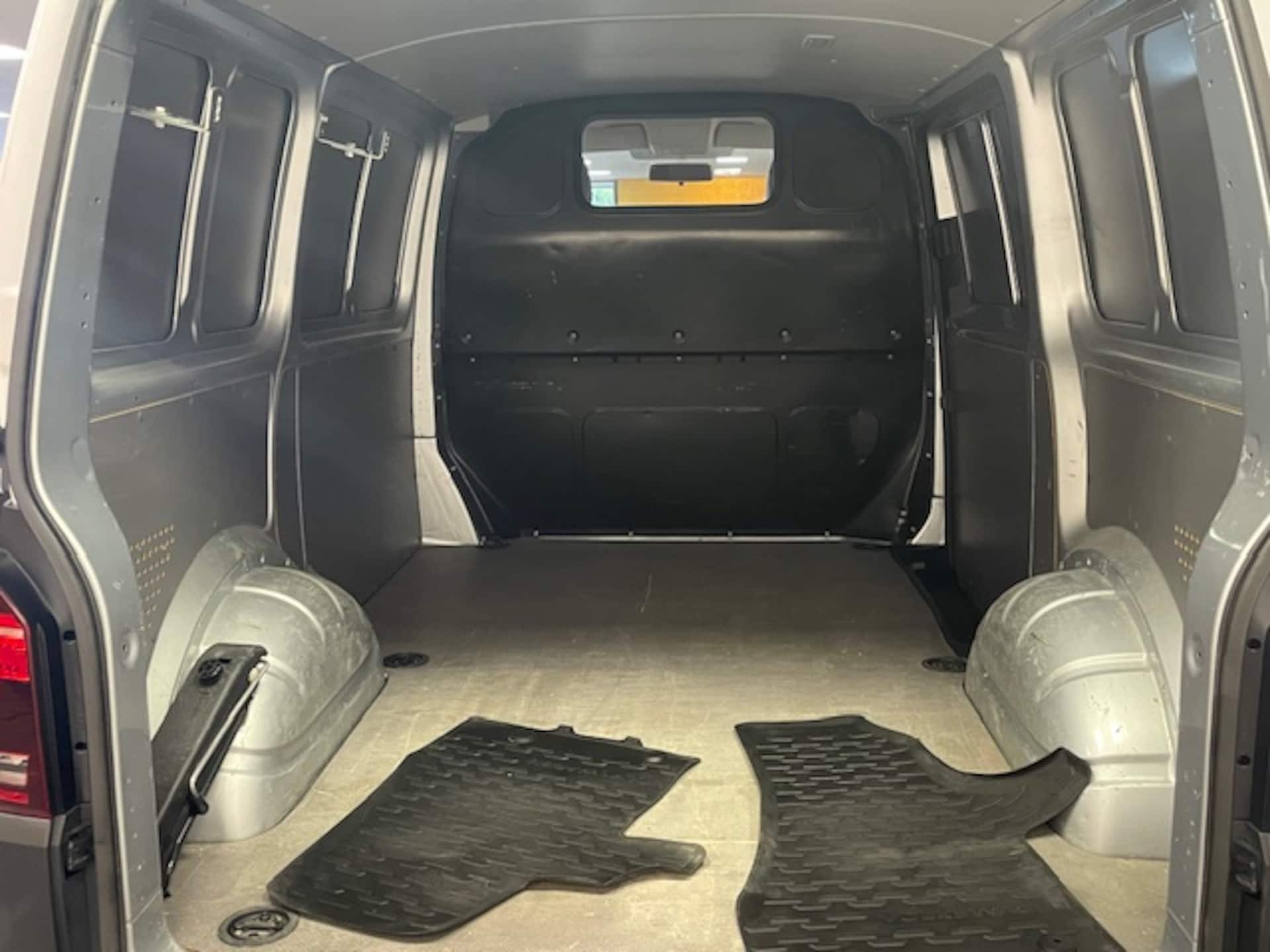 Volkswagen T6.1 Transporter Kasten kurzer Radstand