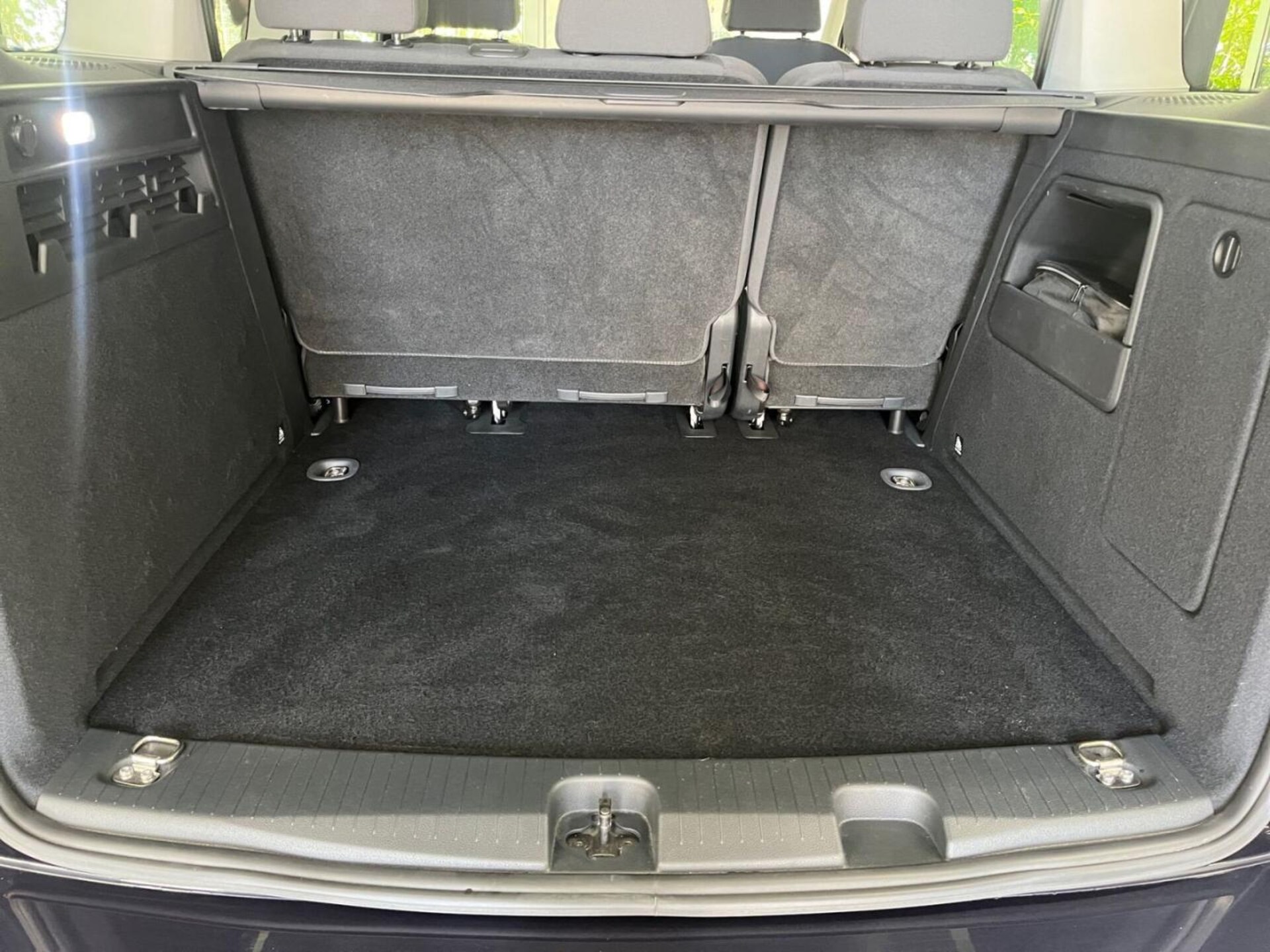 Volkswagen Caddy Basis-Modell