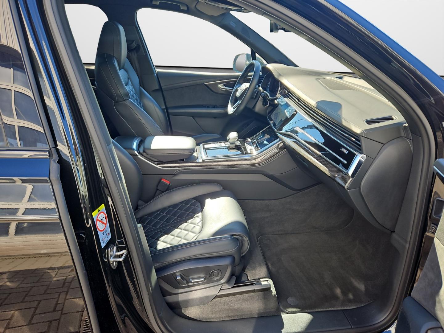 Image about Audi SQ7 TFSI quattro tiptronic