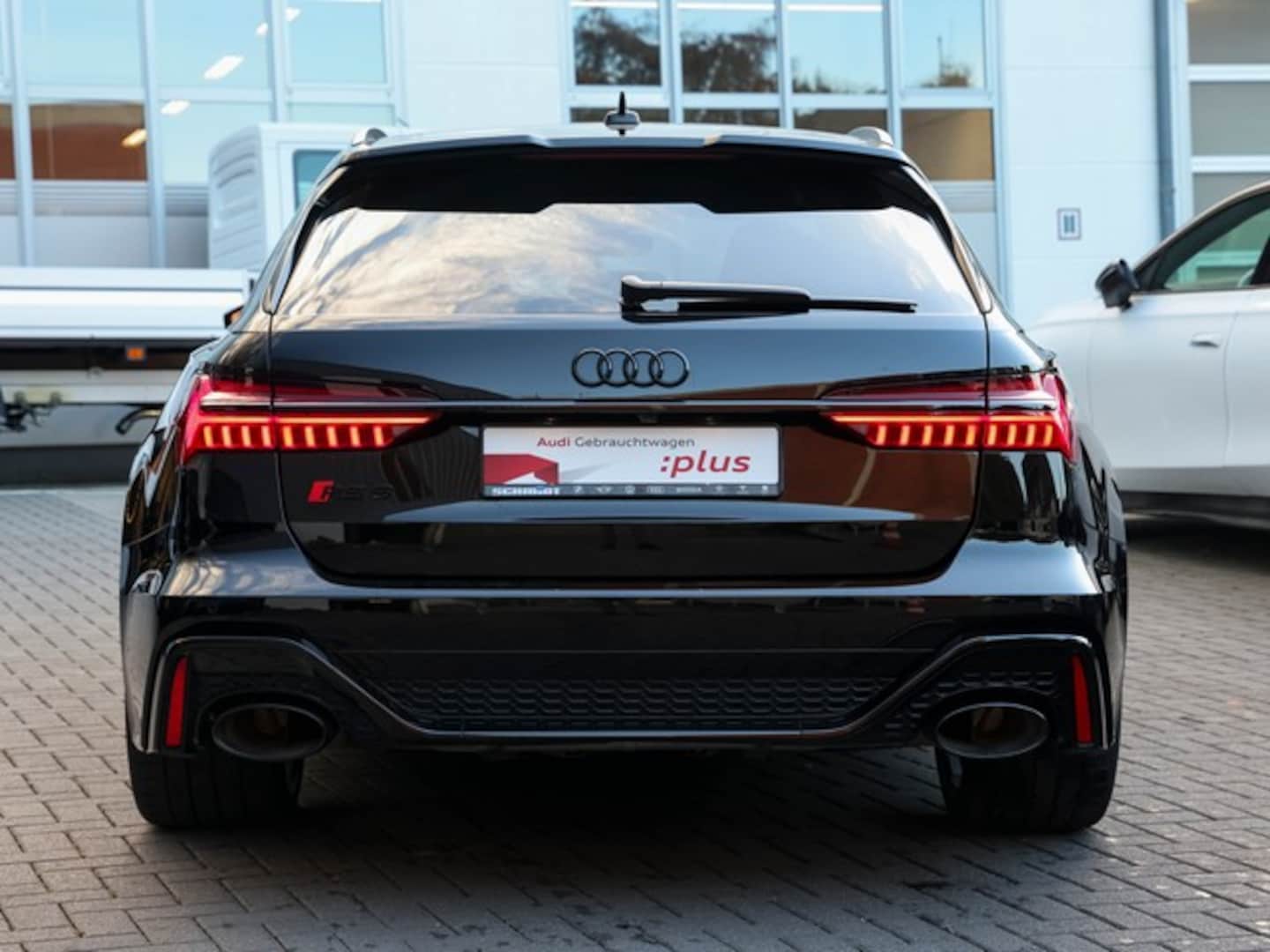 Bild über Audi RS 6 Avant performance quattro tiptronic - für weitere Informationen kontaktieren Sie den Audi Partner