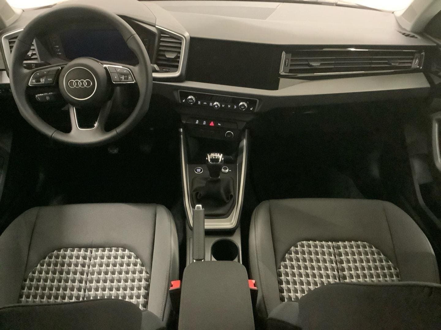 Bild über Audi A1 Sportback S line 25 TFSI Schaltgetriebe - für weitere Informationen kontaktieren Sie den Audi Partner