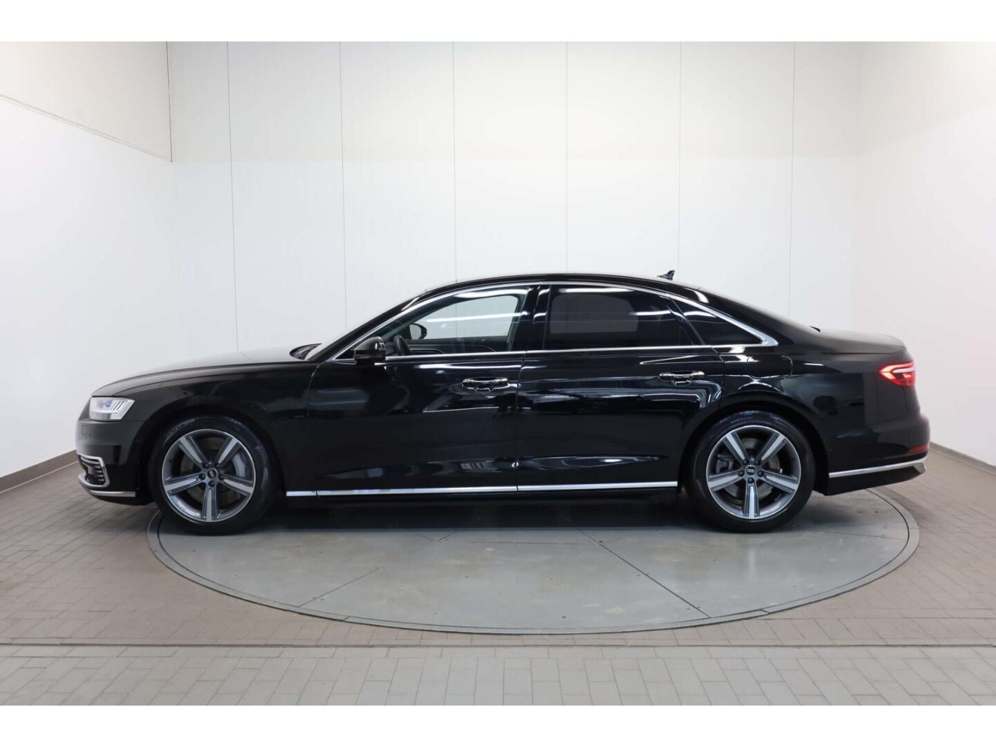 Image about Audi A8 TFSI e 60 TFSI e quattro 330(449) kW(PS) tiptronic