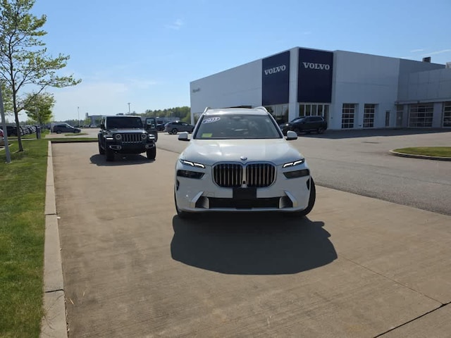 2023 BMW X7