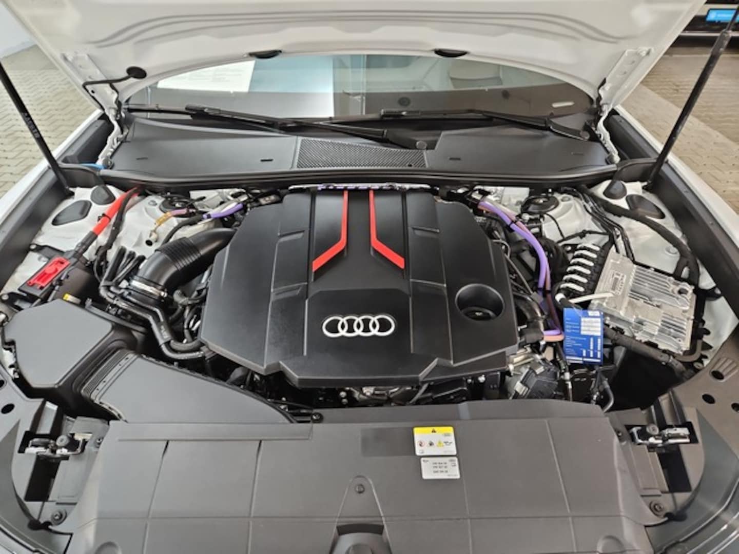 Bild über Audi S6 Avant TDI quattro tiptronic - für weitere Informationen kontaktieren Sie den Audi Partner
