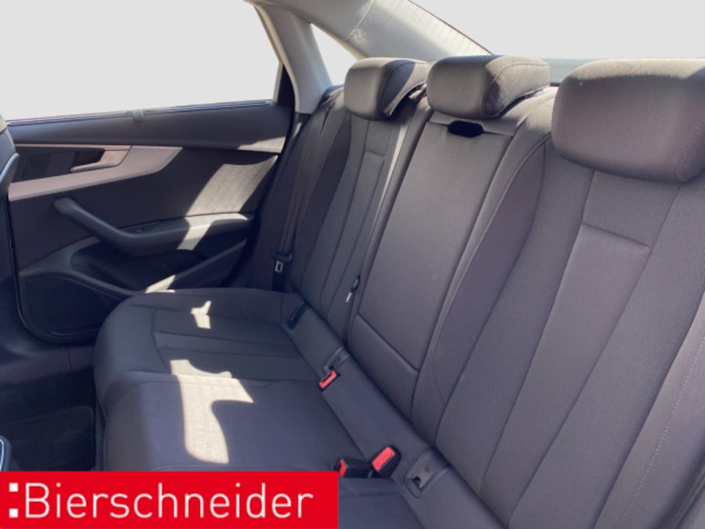 Bild über Audi A4 Limousine S line 35 TFSI S tronic - für weitere Informationen kontaktieren Sie den Audi Partner