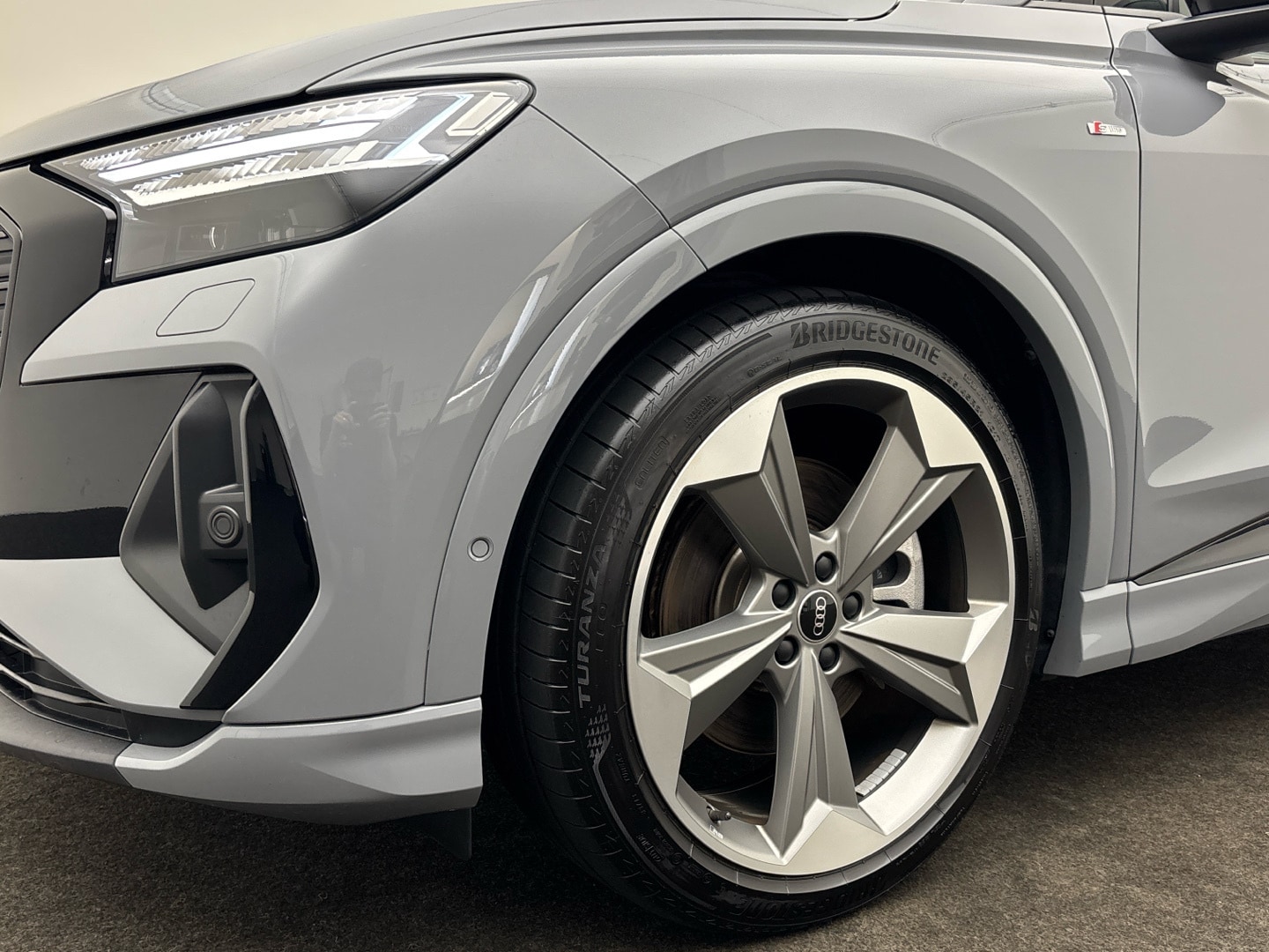Bild über Audi Q4 e-tron 40 e-tron - für weitere Informationen kontaktieren Sie den Audi Partner