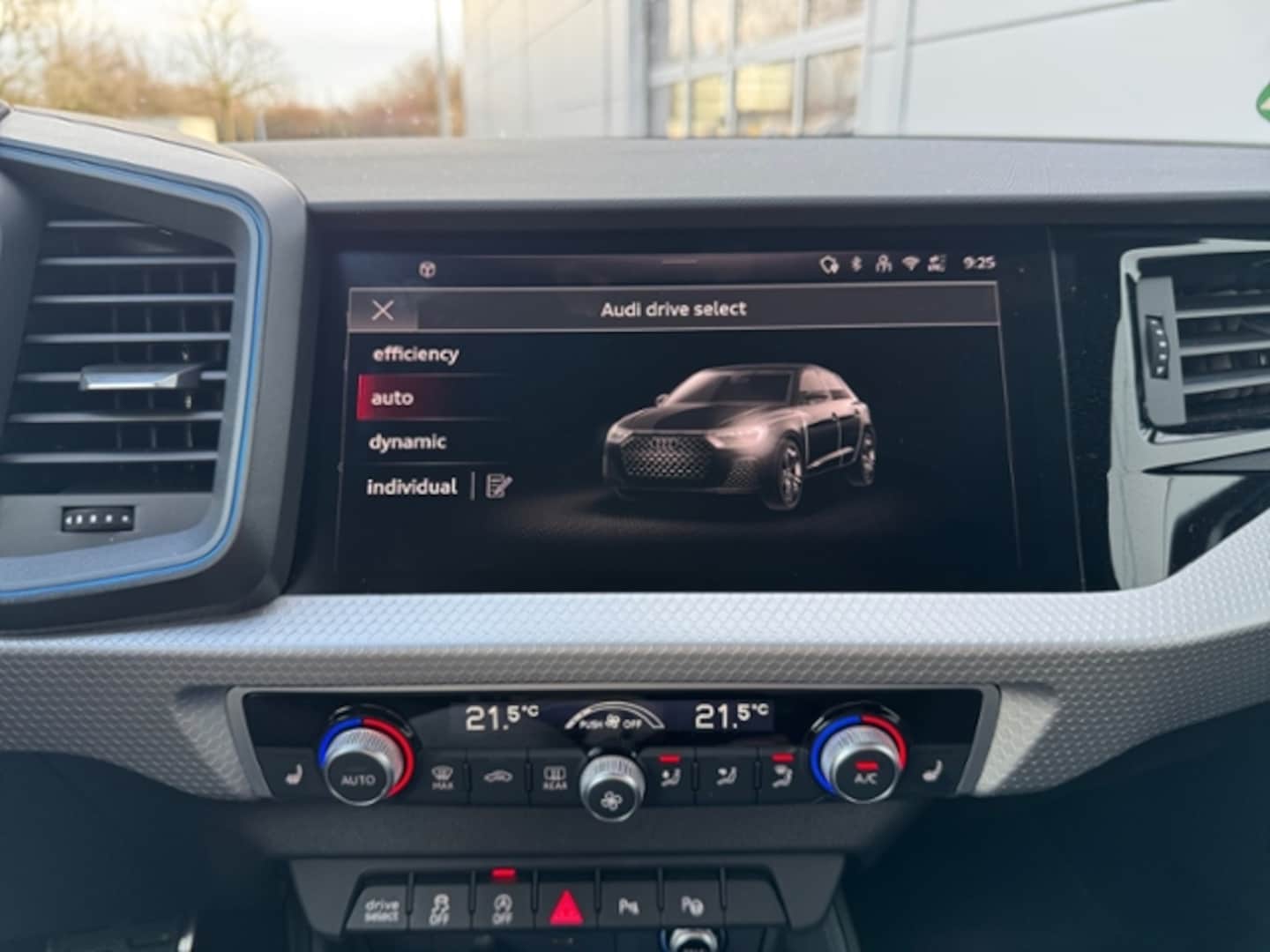 Bild über Audi A1 Sportback S line 30 TFSI S tronic - für weitere Informationen kontaktieren Sie den Audi Partner