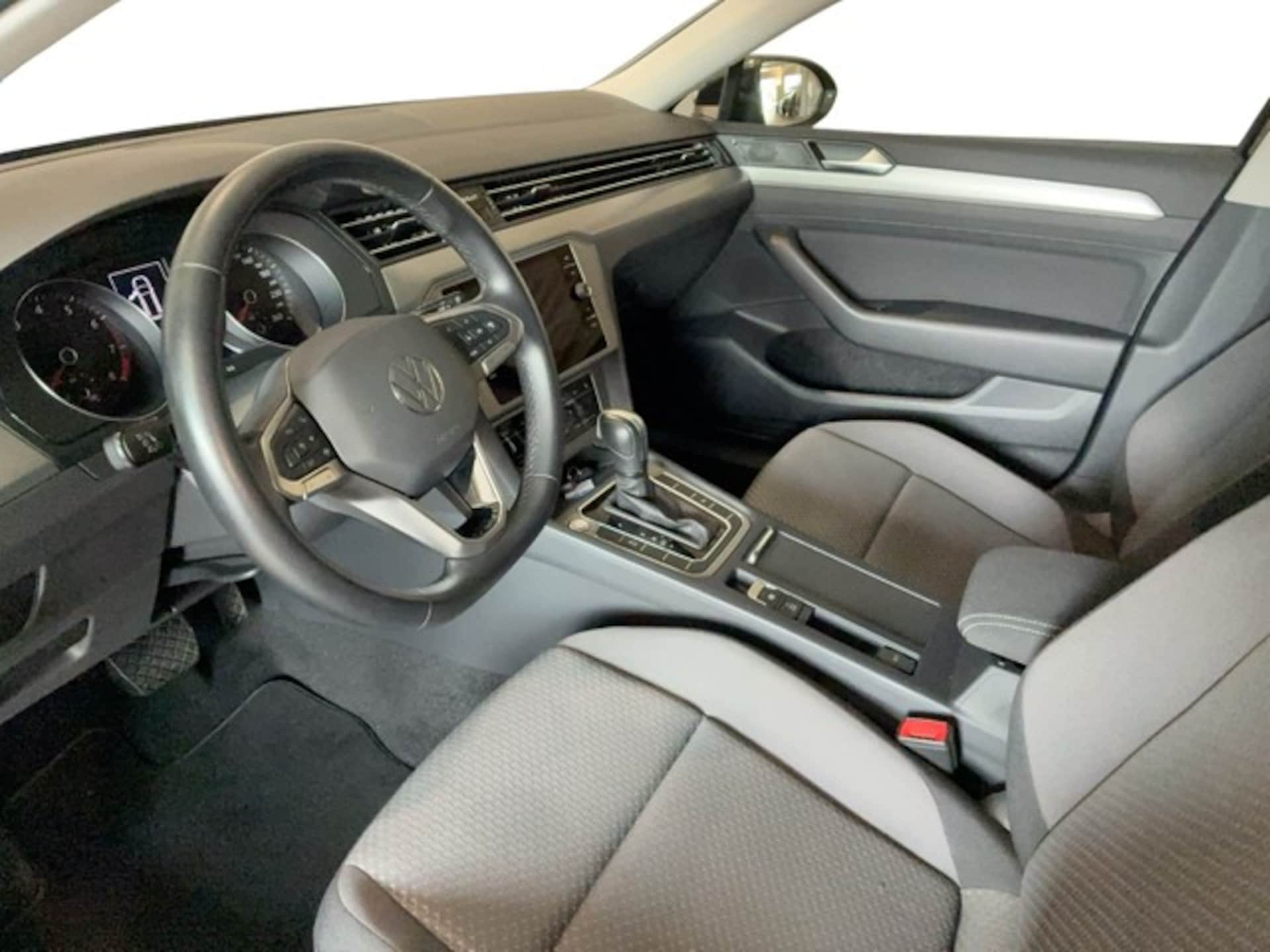 Volkswagen Passat Variant Basis-Modell