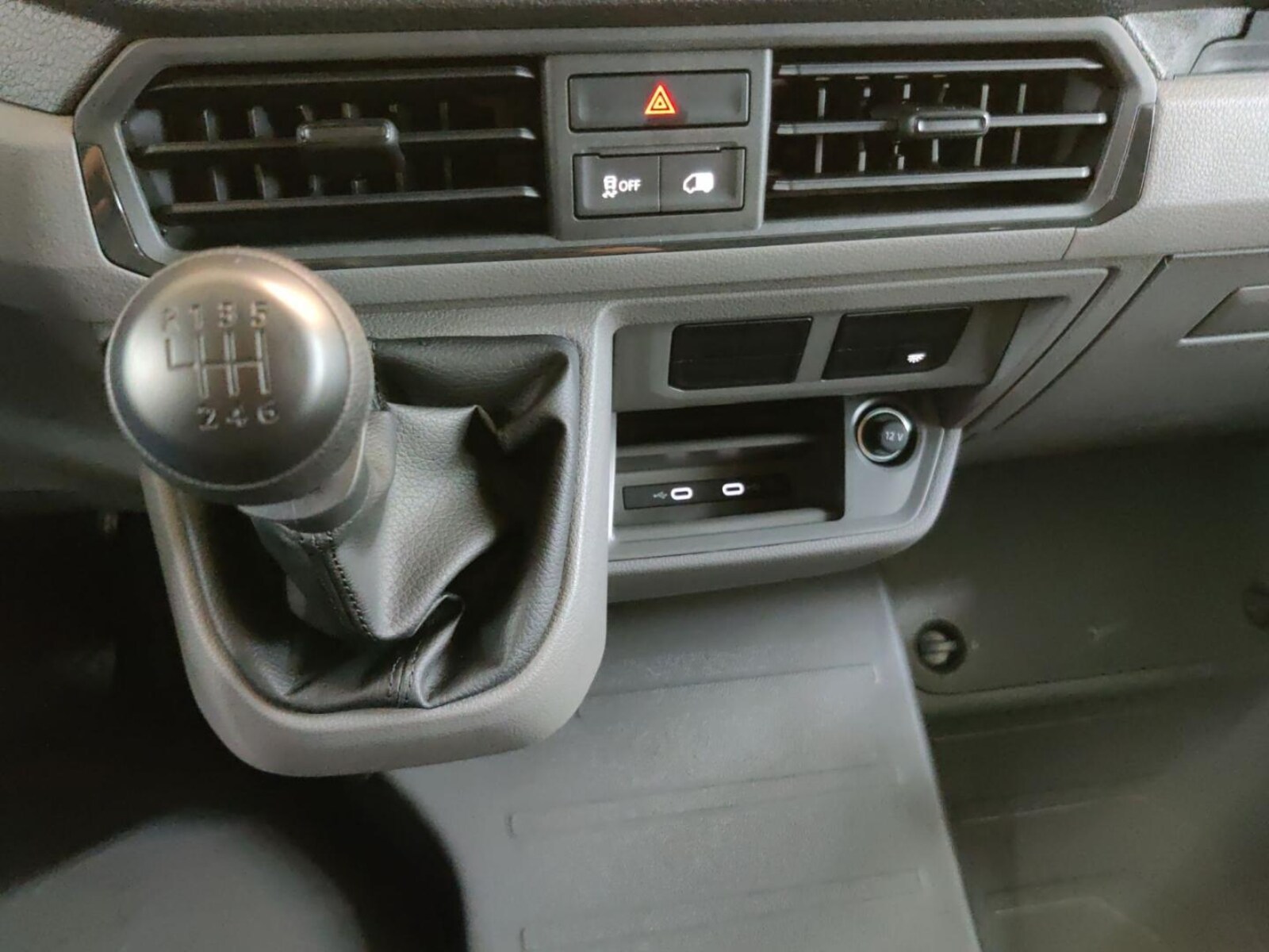 Volkswagen Crafter Kasten mittlerer Radstand – Bild 11