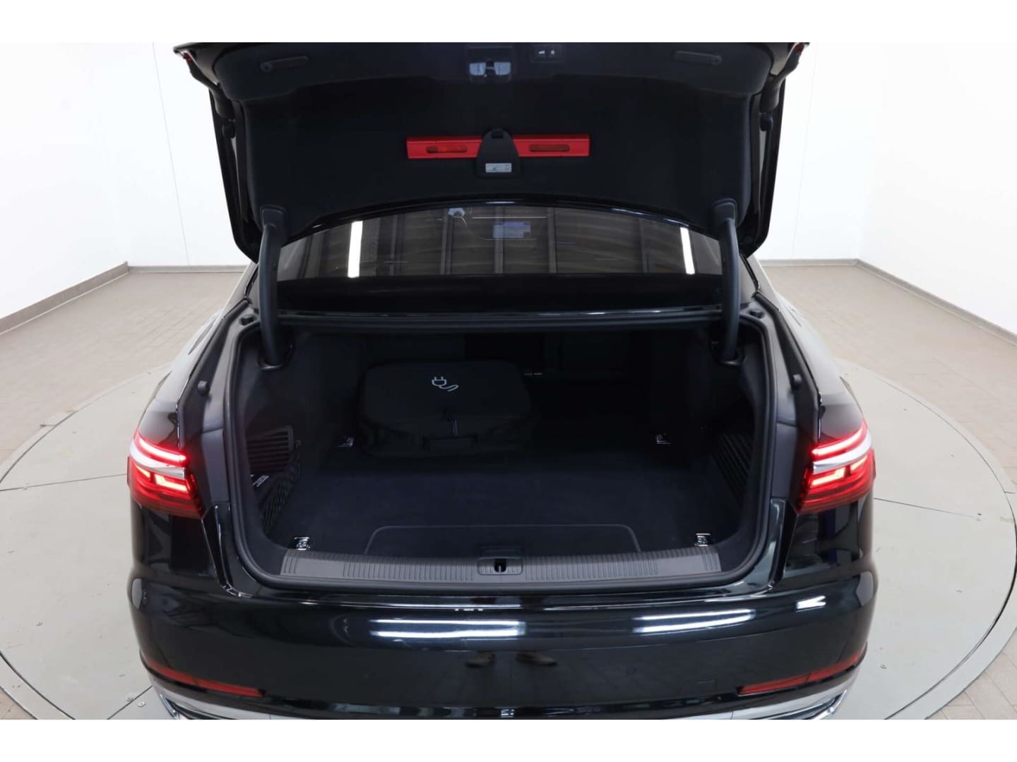 Image about Audi A8 TFSI e 60 TFSI e quattro 330(449) kW(PS) tiptronic