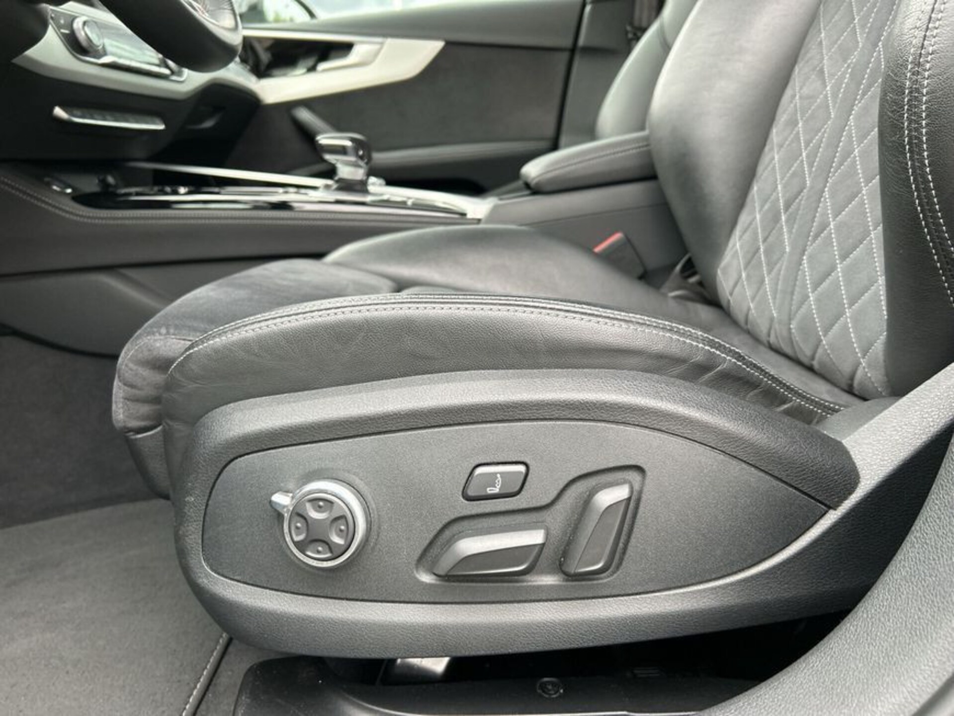 Audi A4 Avant S line