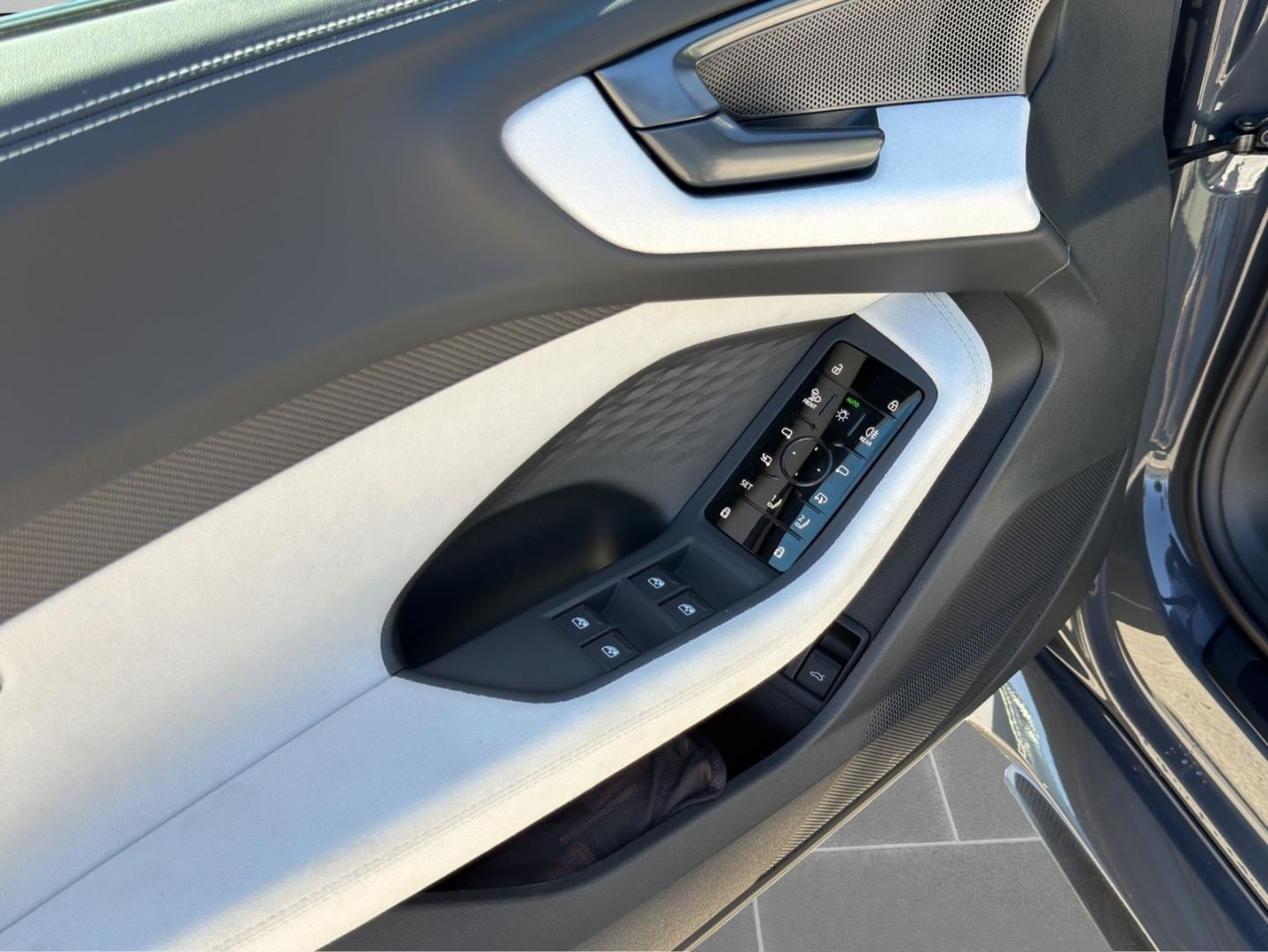 Bild über Audi RS 5 Limousine TFSI quattro 470 kW tiptronic - für weitere Informationen kontaktieren Sie den Audi Partner