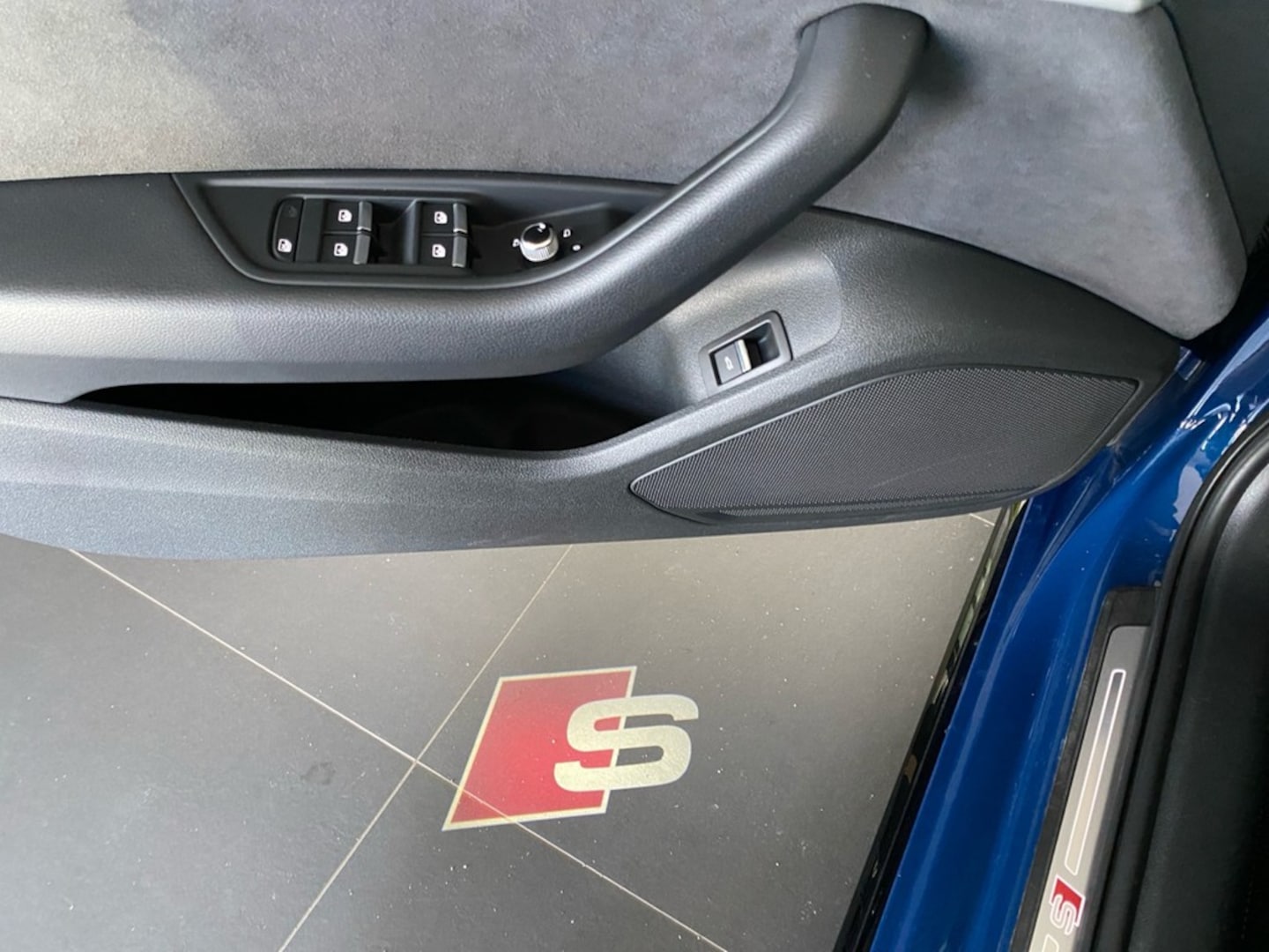 Bild über Audi A4 Avant S line 40 TFSI S tronic - für weitere Informationen kontaktieren Sie den Audi Partner