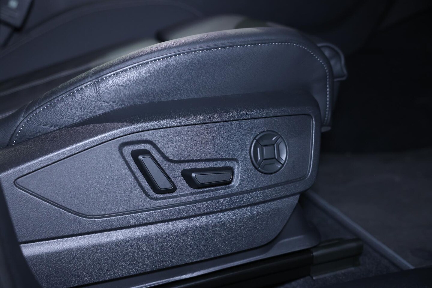 Image about Audi Q5 SUV TFSI quattro 200 kW sport