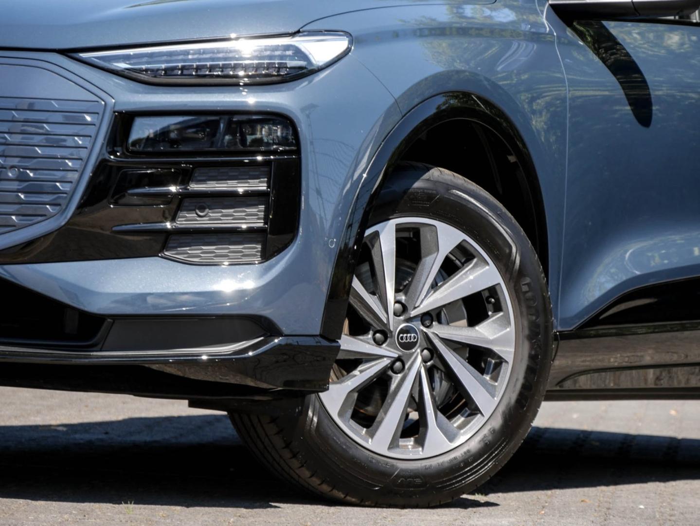 Image about Audi Q6 SUV e-tron e-tron quattro