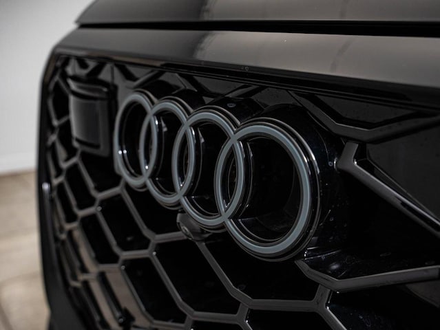 2025 Audi RS Q8 SUV performance