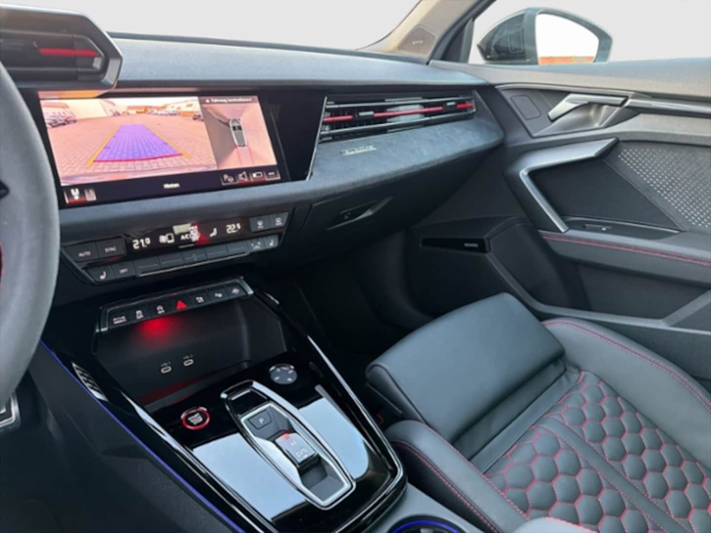 Bild über Audi RS 3 Sportback TFSI quattro 294 kW S tronic - für weitere Informationen kontaktieren Sie den Audi Partner