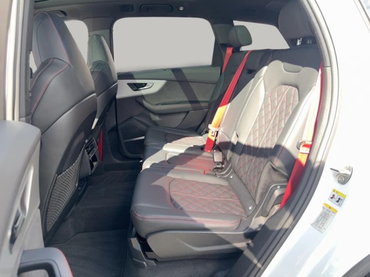 Bild über Audi SQ7 SUV TFSI quattro tiptronic - für weitere Informationen kontaktieren Sie den Audi Partner