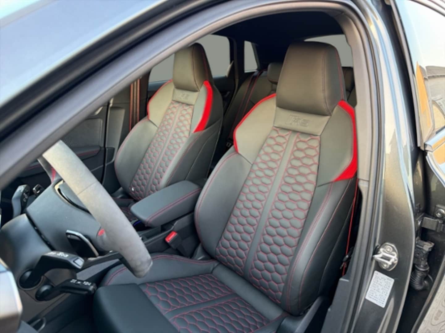 Bild über Audi RS 3 Sportback TFSI quattro 294 kW S tronic - für weitere Informationen kontaktieren Sie den Audi Partner