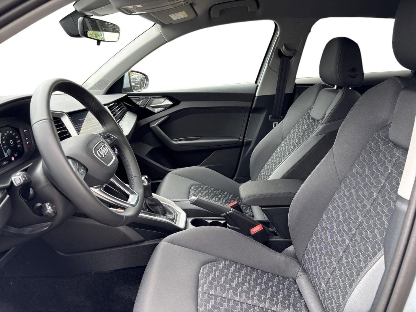 Bild über Audi A1 Sportback S line 40 TFSI S tronic - für weitere Informationen kontaktieren Sie den Audi Partner