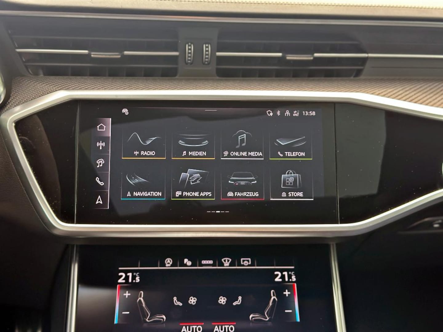 Bild über Audi RS 6 Avant performance quattro tiptronic - für weitere Informationen kontaktieren Sie den Audi Partner