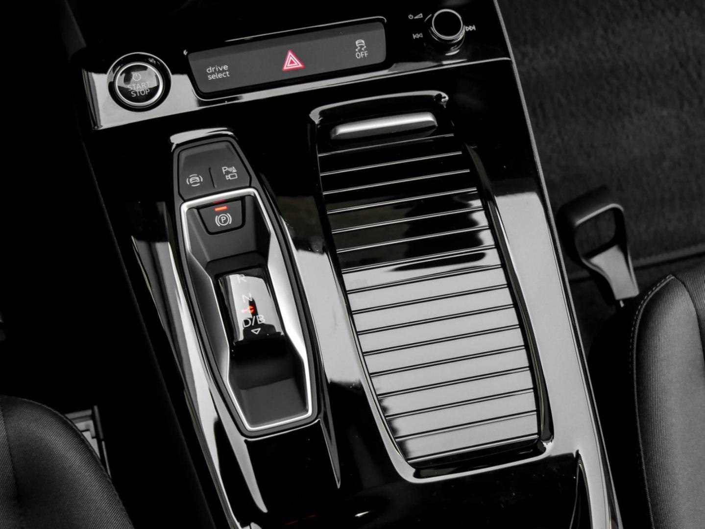 Image about Audi Q6 SUV e-tron e-tron quattro