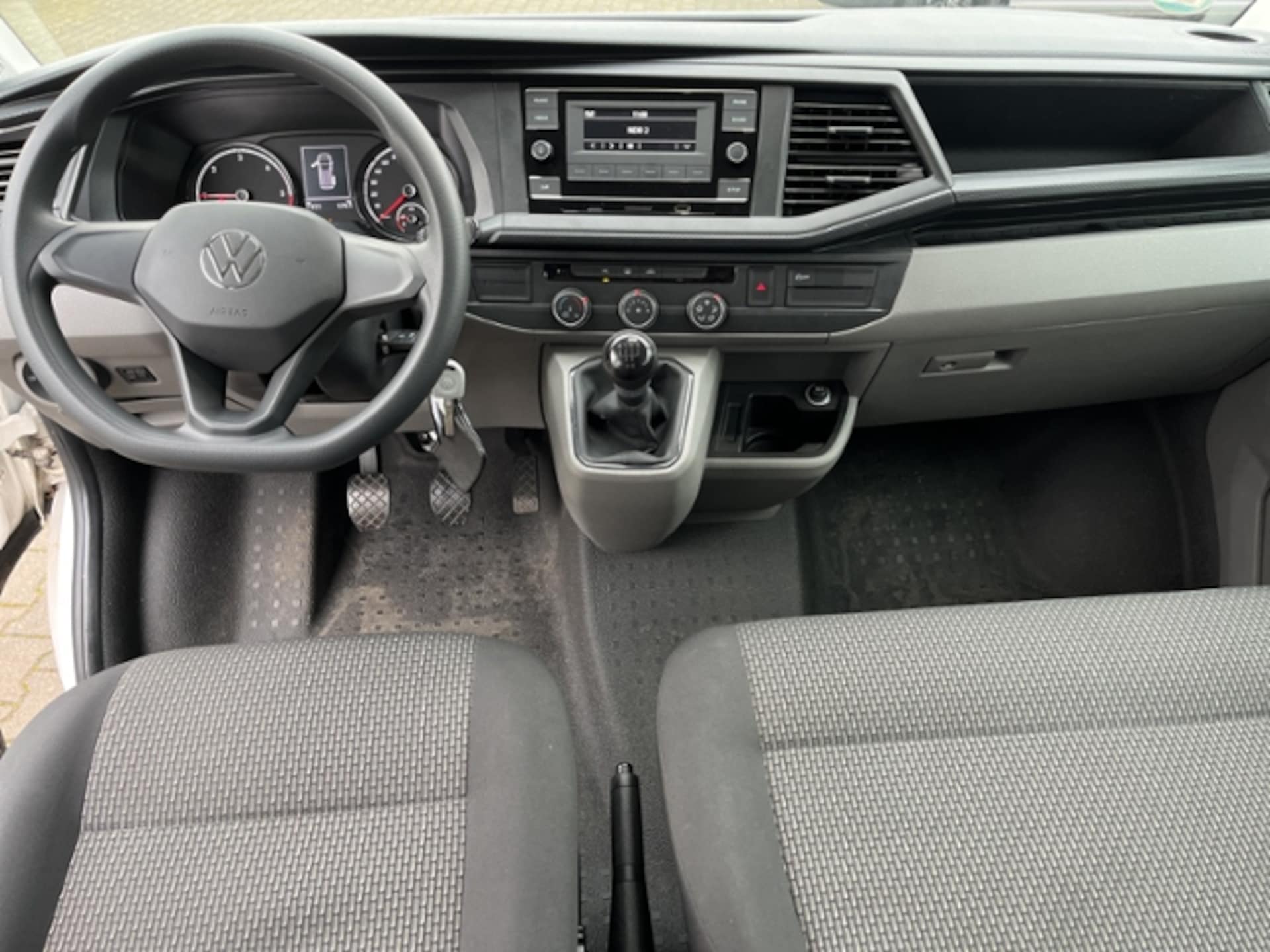 Volkswagen T6.1 Transporter Kombi langer Radstand