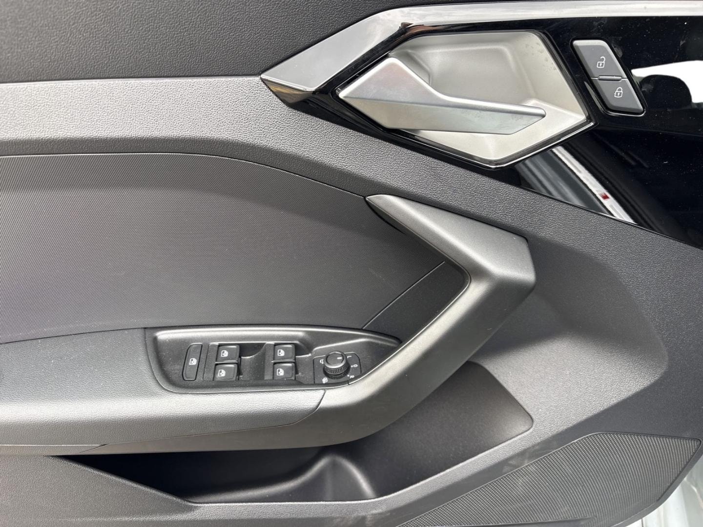Bild über Audi A1 Sportback S line 40 TFSI S tronic - für weitere Informationen kontaktieren Sie den Audi Partner