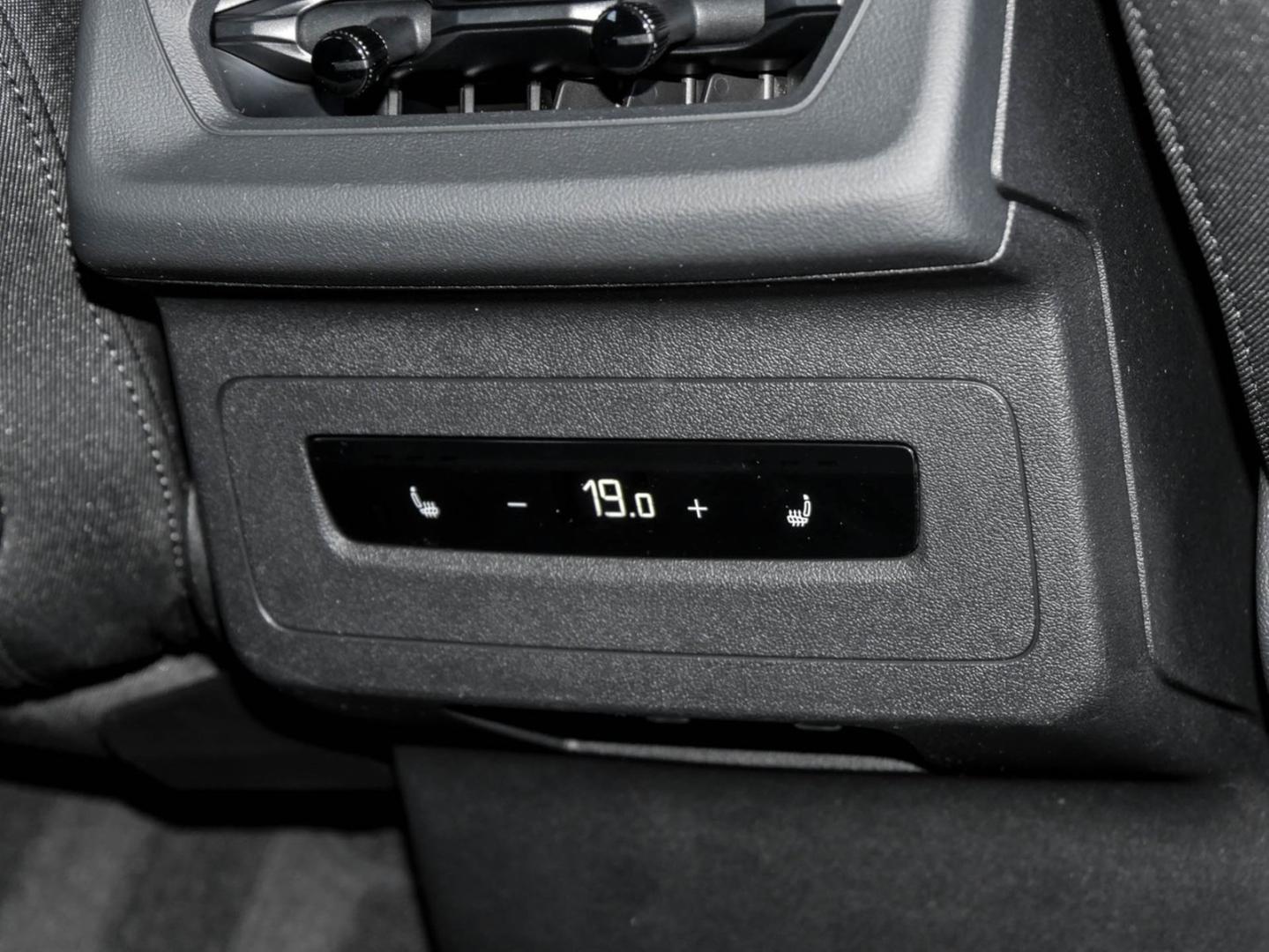 Image about Audi Q6 SUV e-tron e-tron quattro