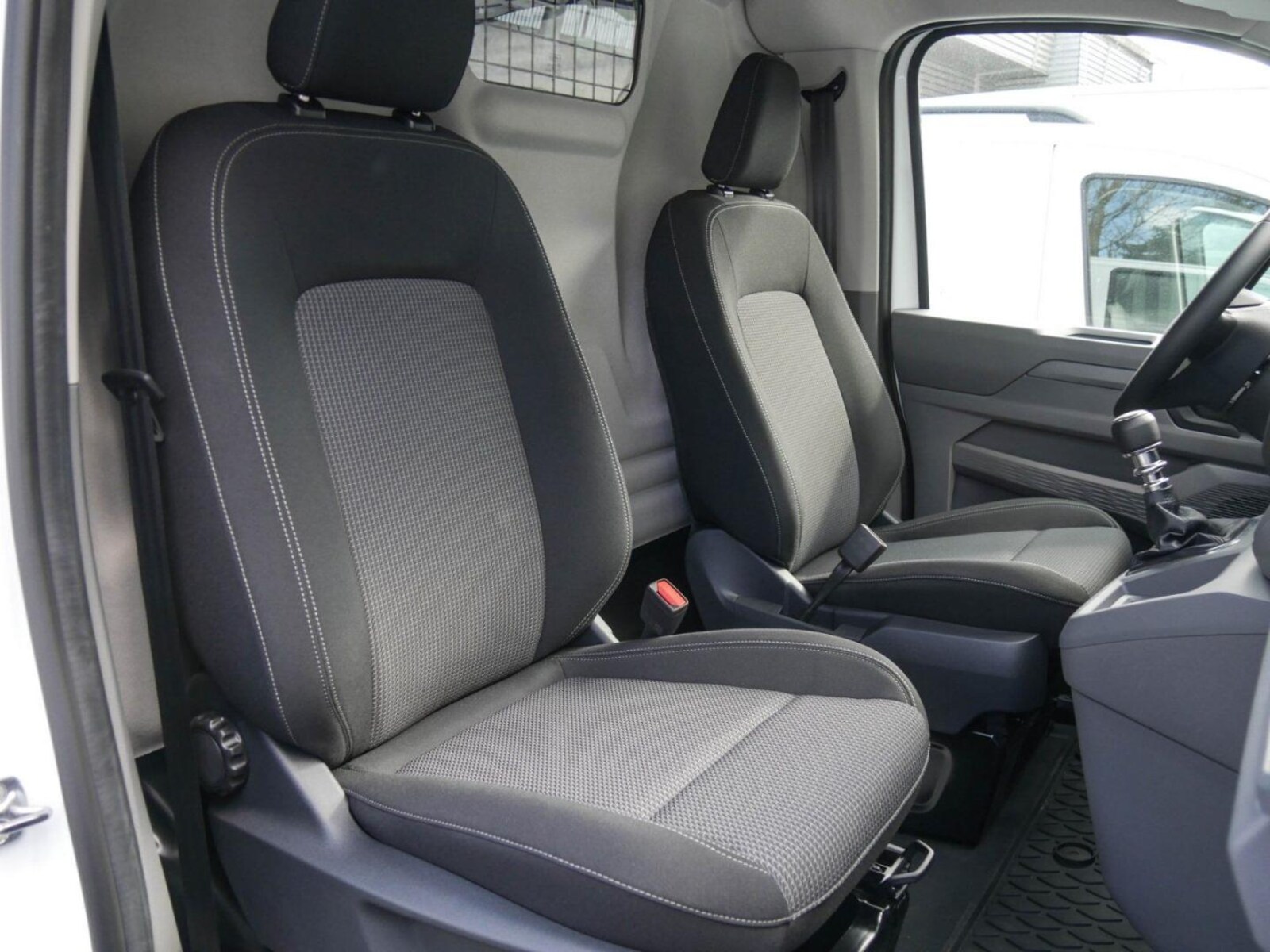 Volkswagen Transporter Kasten langer Radstand – Bild 4