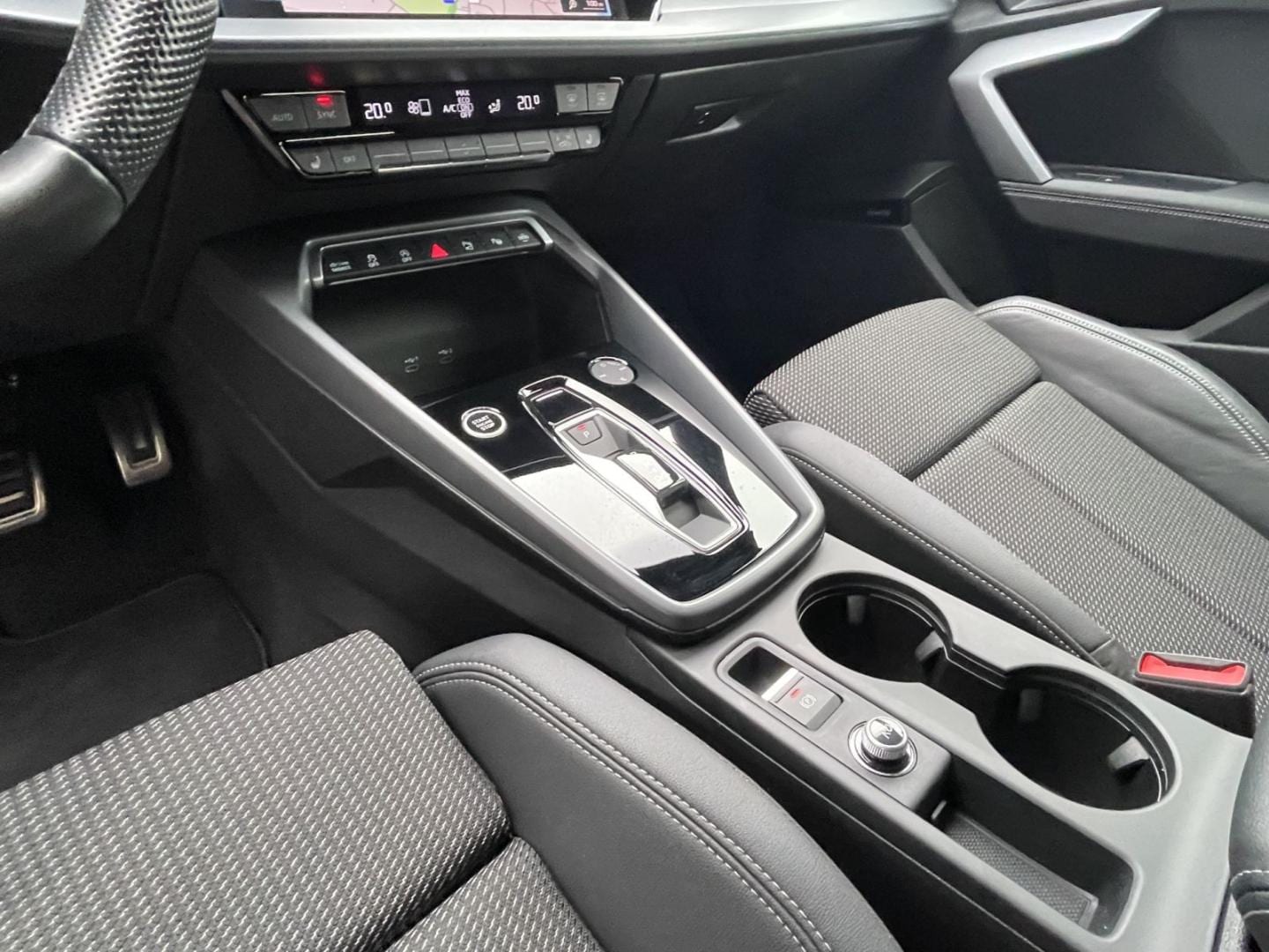 Bild über Audi A3 Sportback S line 35 TFSI S tronic - für weitere Informationen kontaktieren Sie den Audi Partner