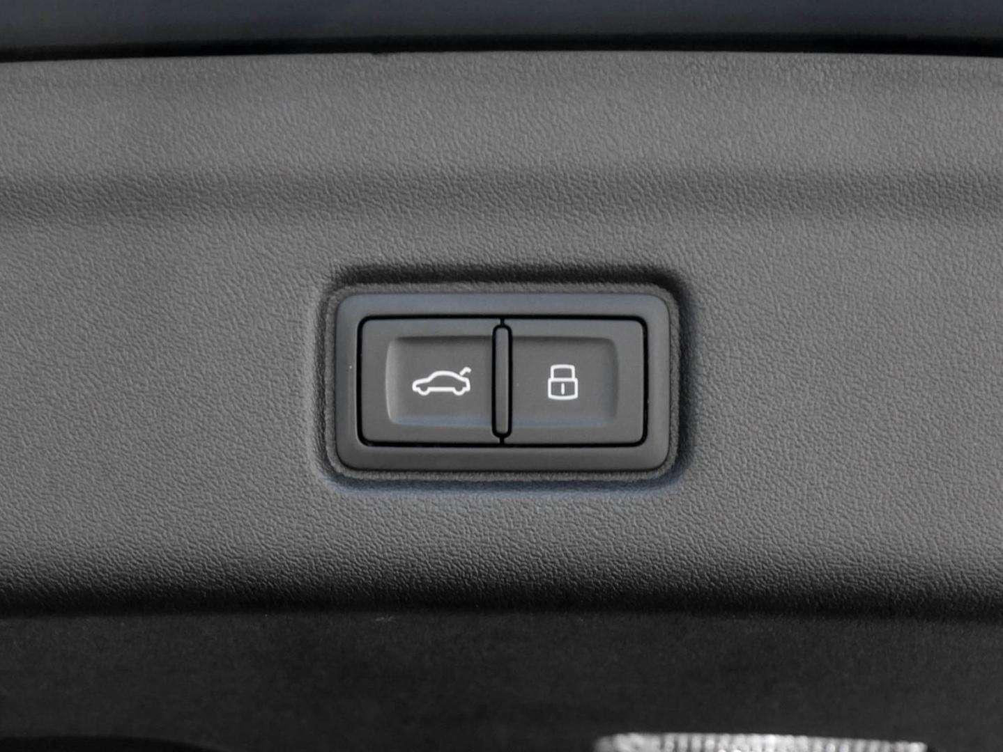 Image about Audi Q6 SUV e-tron e-tron quattro