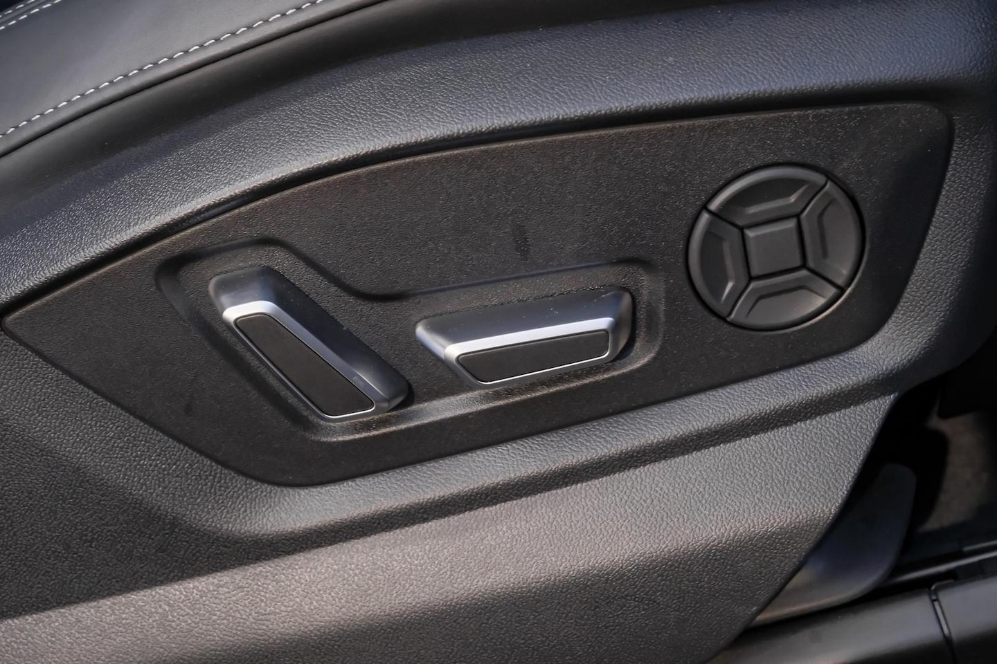 Image about Audi SQ7 SUV TFSI quattro tiptronic