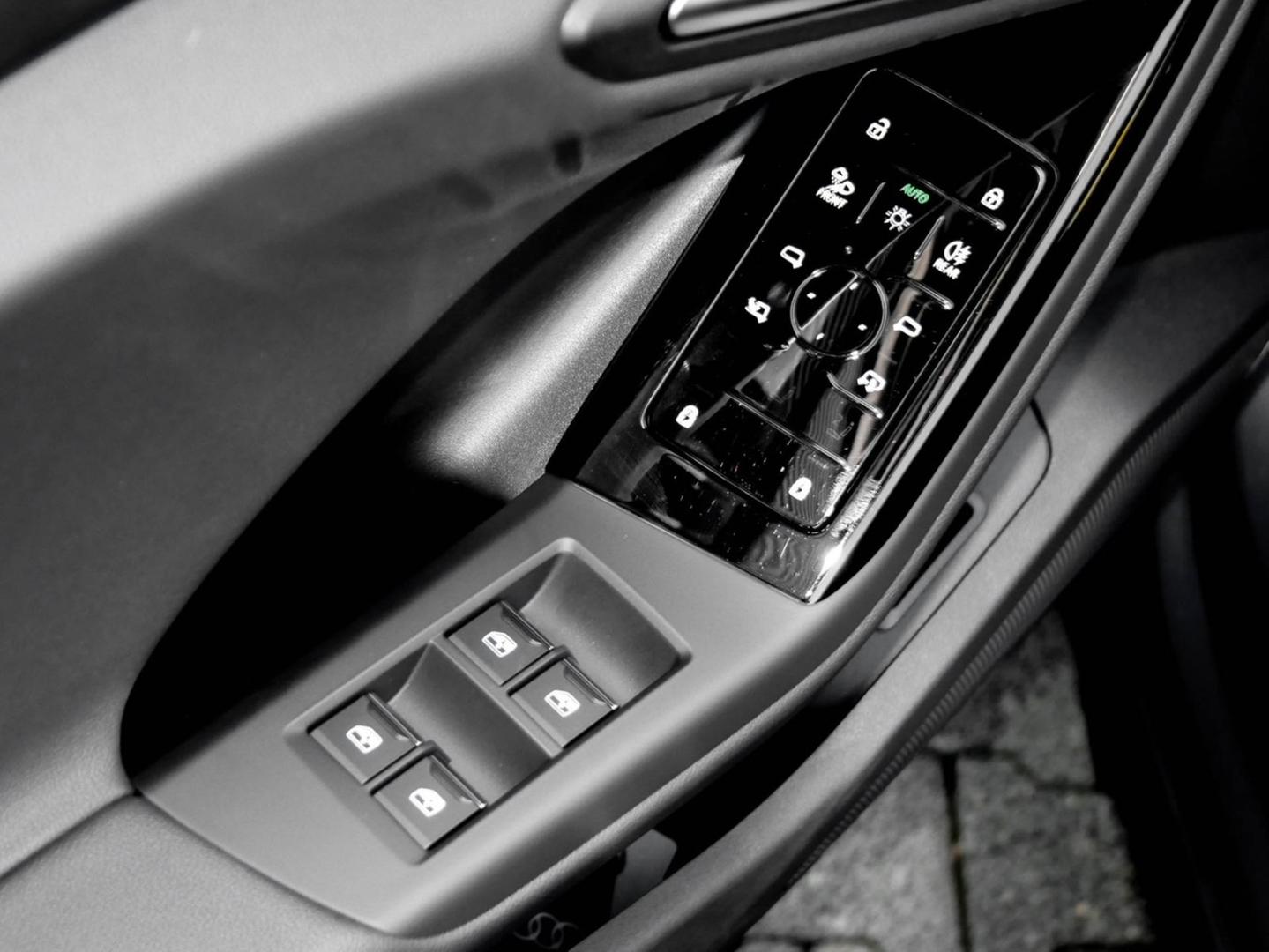 Image about Audi Q6 SUV e-tron e-tron quattro