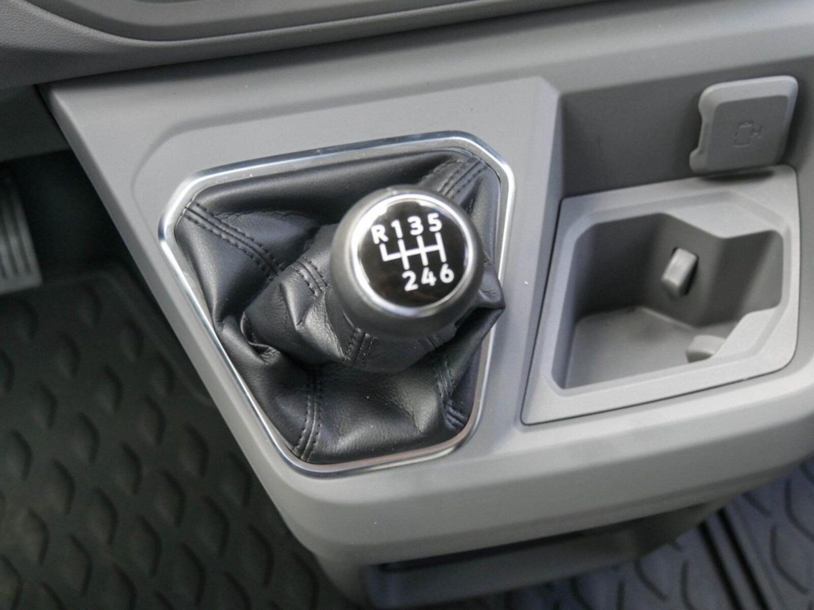 Volkswagen Transporter Kasten langer Radstand – Bild 7