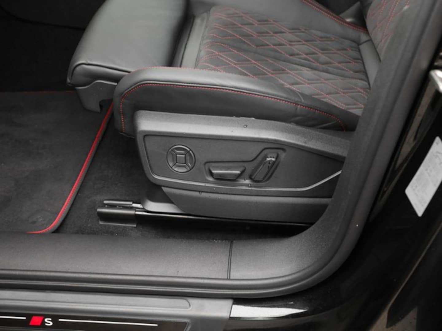 Bild über Audi Q5 SUV TFSI quattro 150 kW S tronic - für weitere Informationen kontaktieren Sie den Audi Partner