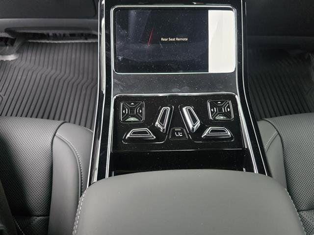 2025 Audi S8 Base - Photo 14